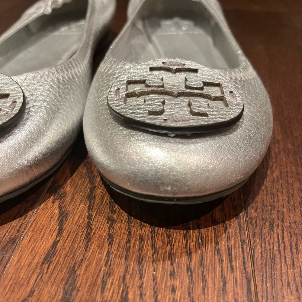 🌟HOST PICK🌟Tory Burch Silver Ballet Flats - Picture 4 of 12